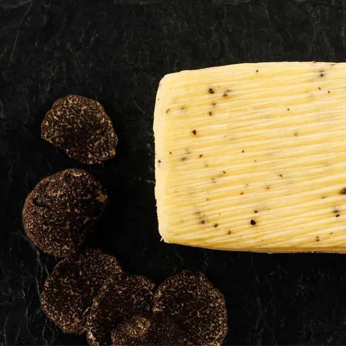 Fromage affiné aux truffes noires, épicerie fine Chez Christophe