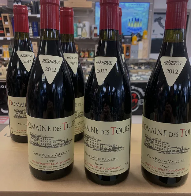 Quatre bouteilles de vin Domaine des Tours Réserve 2012 en Merlot.